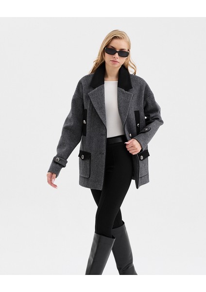 Kadın Yaka Detaylı Düşük Kollu Balık Sırtı Desenli Mono Kapamalı Ceket modelleri