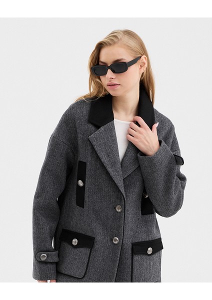 Kadın Yaka Detaylı Düşük Kollu Balık Sırtı Desenli Mono Kapamalı Ceket fırsatları