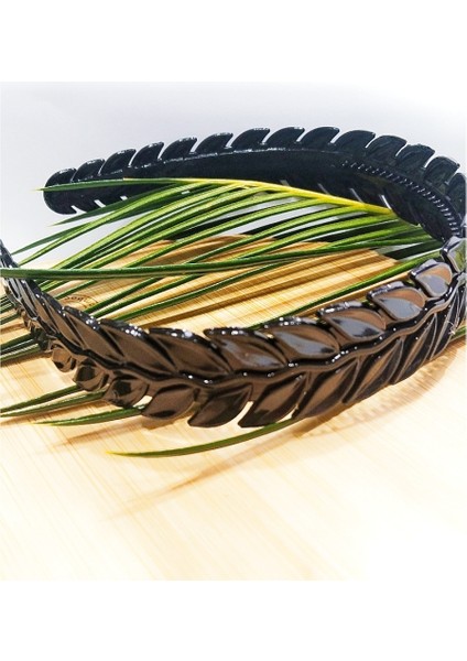 Kemik Siyah Şık Plastik Taç