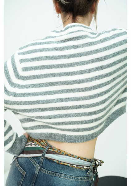 Bisiklet Yaka Çizgili Crop Kazak