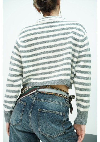 Bisiklet Yaka Çizgili Crop Kazak fiyatları