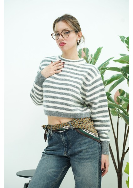 Bisiklet Yaka Çizgili Crop Kazak fırsatları