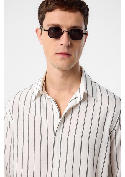 Beyaz Relax Fit Çizgili Erkek Gömlek fırsatları