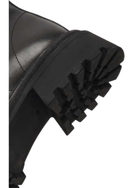 Kadın Siyah Fermuarlı Kalın Tabanlı Deri Bot 25WFD140618