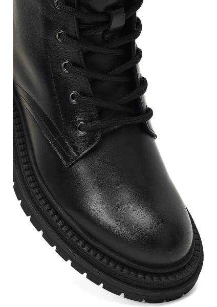 Kadın Siyah Fermuarlı Kalın Tabanlı Deri Bot 25WFD140618