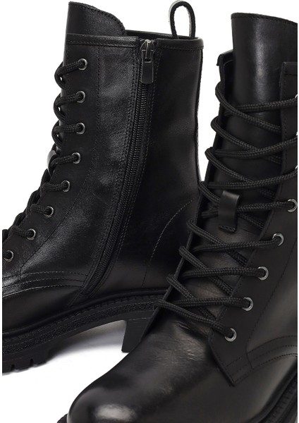 Kadın Siyah Fermuarlı Kalın Tabanlı Deri Bot 25WFD140618