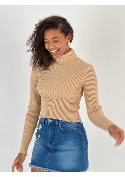 Kadın Boğazlı Yaka Fitilli Crop Bej Triko Bluz