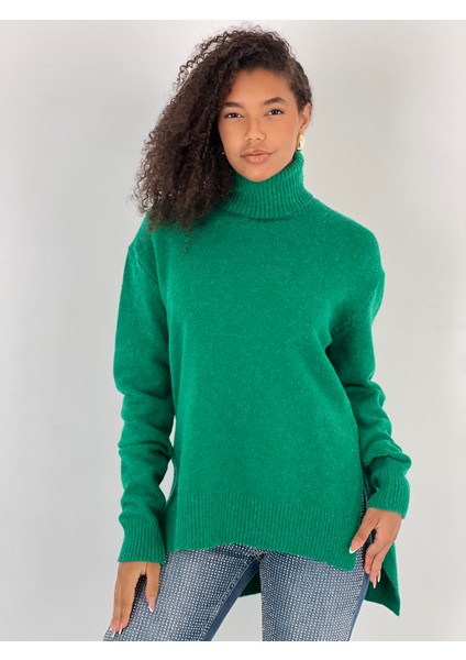 Düşük Omuzlu Yanları Yırtmaçlı Boğazlı Yeşil Kazak