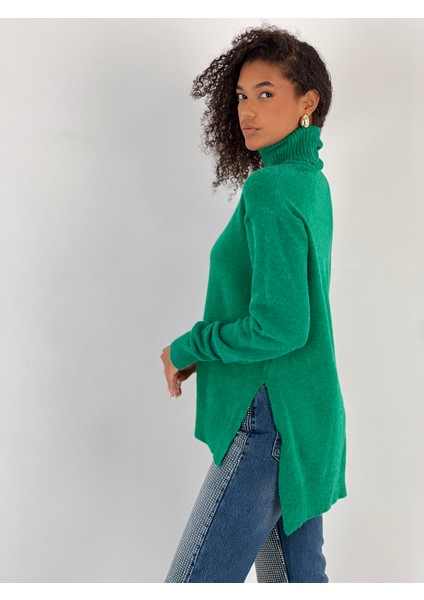 Düşük Omuzlu Yanları Yırtmaçlı Boğazlı Yeşil Kazak modelleri