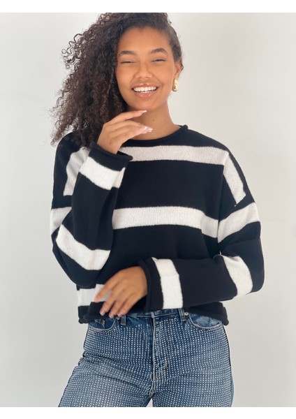 Geniş Çizgili Bisiklet Yaka Siyah Triko Kazak