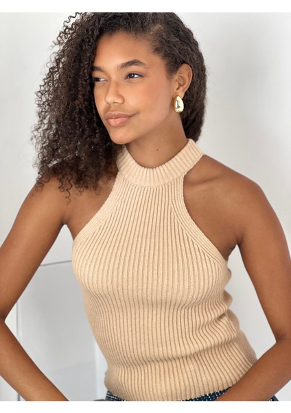 Kadın Boğazlı Yaka Kolsuz Fitilli Bej Crop Triko Bluz fırsatları