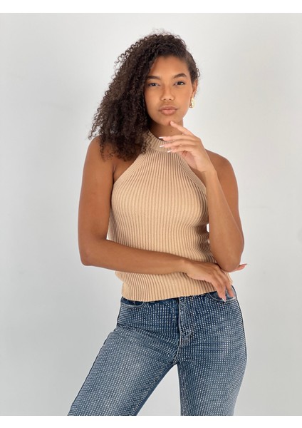 Kadın Boğazlı Yaka Kolsuz Fitilli Bej Crop Triko Bluz indirimleri