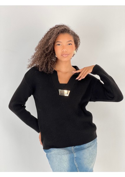 Metal Detaylı V Yaka Uzun Kollu Siyah Kadın Triko Kazak