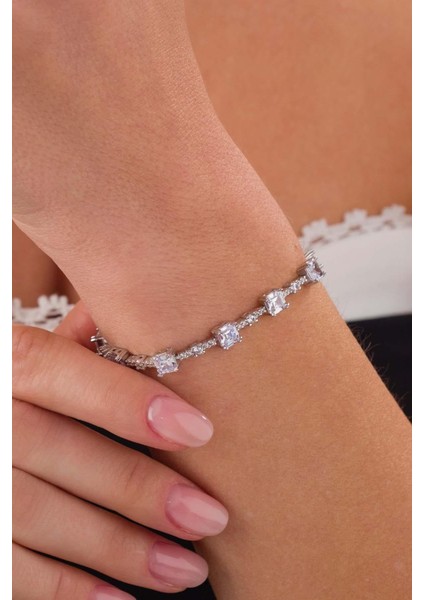 Beyaz Taşlı Sıralı Su Yolu Gümüş Bileklik modelleri