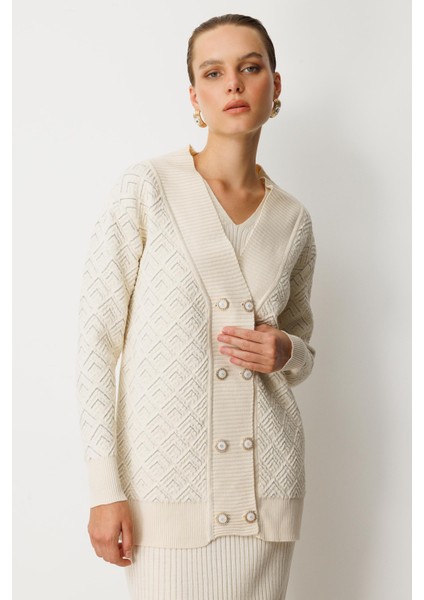 Düğme Detaylı Desenli Triko Hırka-EKRU