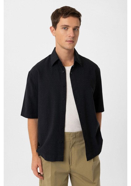 Siyah Pamuklu Relaxed Kısa Kollu Erkek Gömlek modelleri