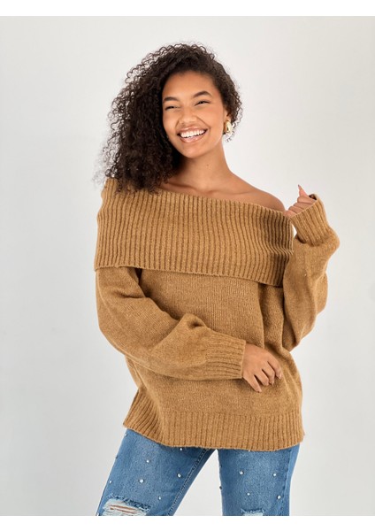 Kadın Madonna Yaka Camel Triko Kazak