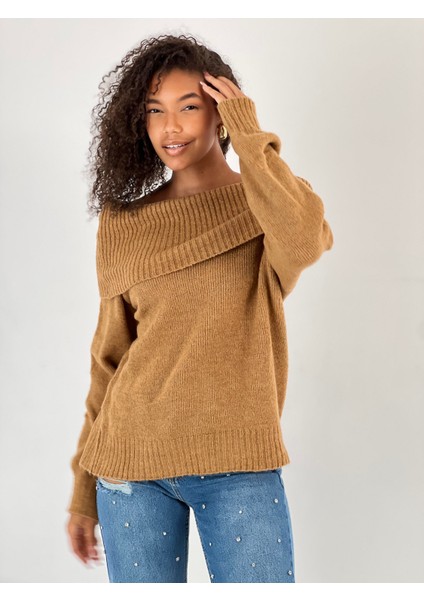 Kadın Madonna Yaka Camel Triko Kazak indirimleri