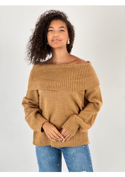 Kadın Madonna Yaka Camel Triko Kazak