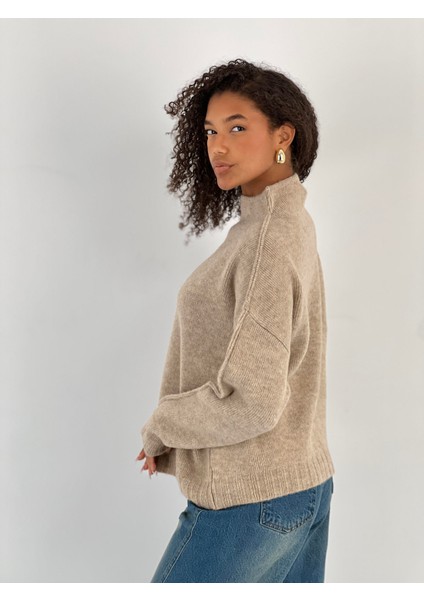 Kadın Dökümlü Yarım Balıkçı Yaka Bej Triko Kazak modelleri