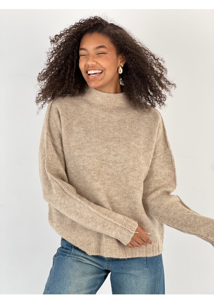 Kadın Dökümlü Yarım Balıkçı Yaka Bej Triko Kazak fırsatları