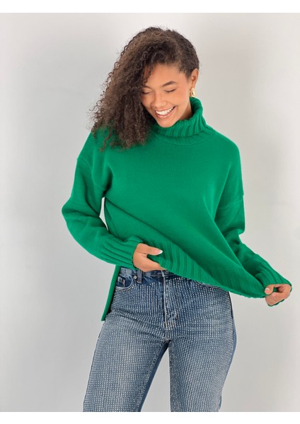 Kadın Kısa Kesim Boğazlı Yeşil Triko Kazak fırsatları