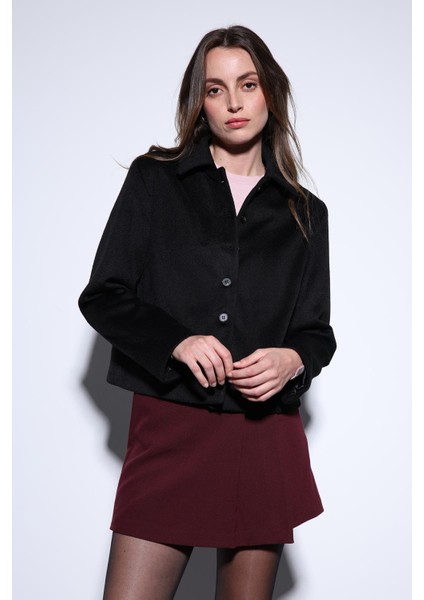 Siyah Gömlek Yaka Kısa Kaşe Ceket fiyatları