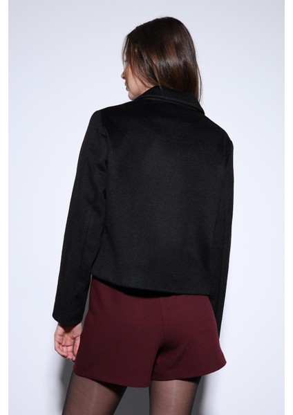 Siyah Gömlek Yaka Kısa Kaşe Ceket