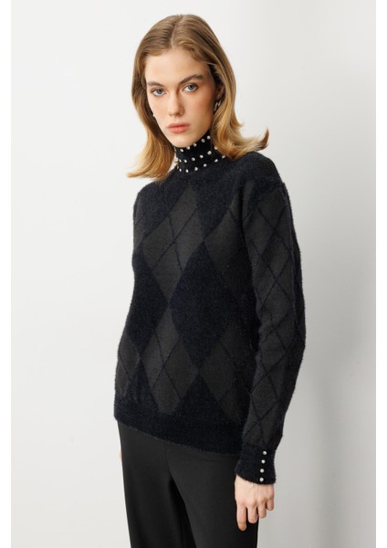 Taş Detaylı Yarım Balıkçı Triko Kazak-SİYAH fiyatları