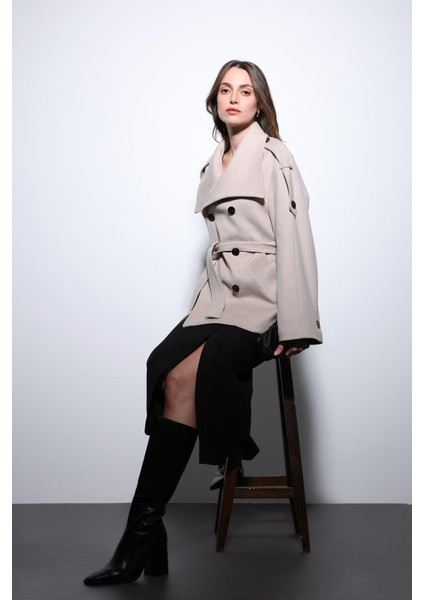 Bej Dik Yaka Kruvaze Kadın Kaban