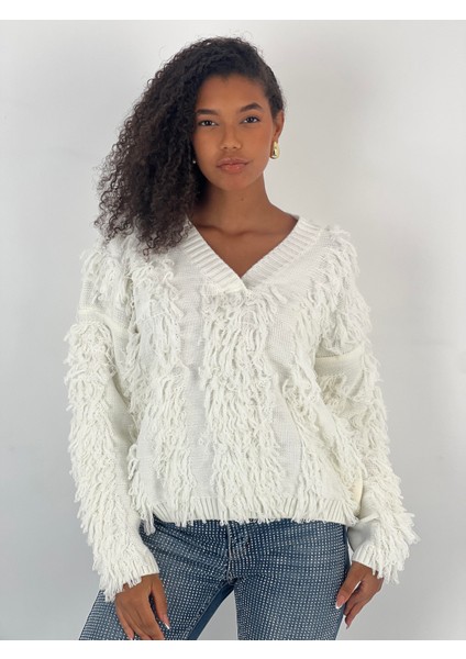 Kadın V Yaka Püsküllü Ekru Triko Kazak
