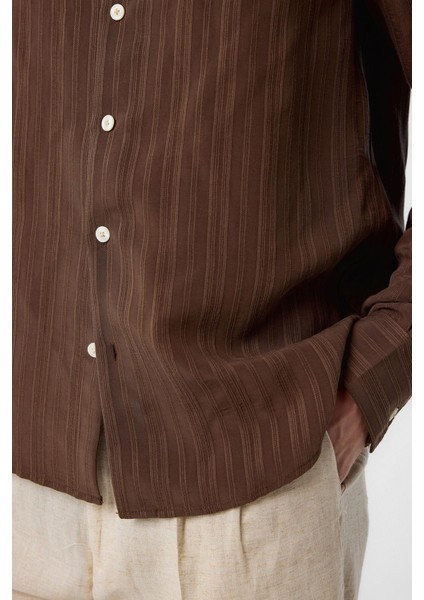 Kahve Çizgili ve Dokulu Erkek Gömlek fırsatları