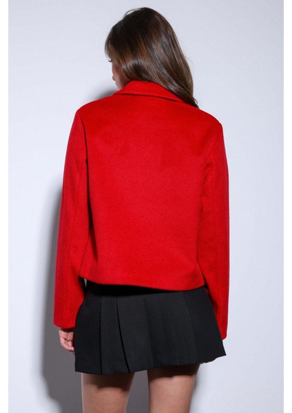 Kırmızı Gömlek Yaka Kısa Kaşe Ceket