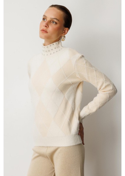 Taş Detaylı Yarım Balıkçı Triko Kazak-KREM