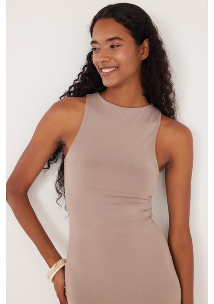 Kadın Modal Kumaş Slim Fit Dar Kesim Sıfır Kol Bisiklet Yaka Vizon Elbise fiyatları