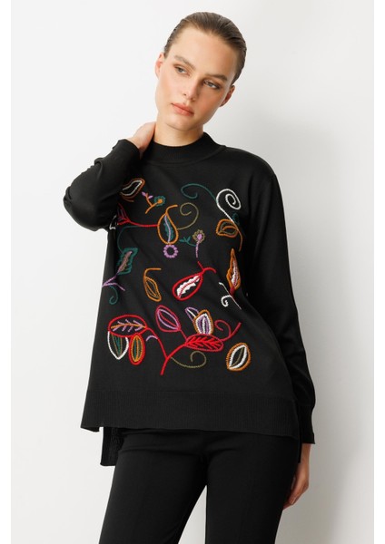 Nakış Detaylı Triko Kazak-Siyah