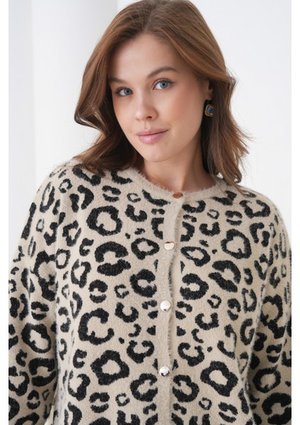 Kadın Tesettüre Uygun Midi Boy Uzun Kol Önden Düğmeli Leopar Desenli Spor Şık Triko Ceket modelleri