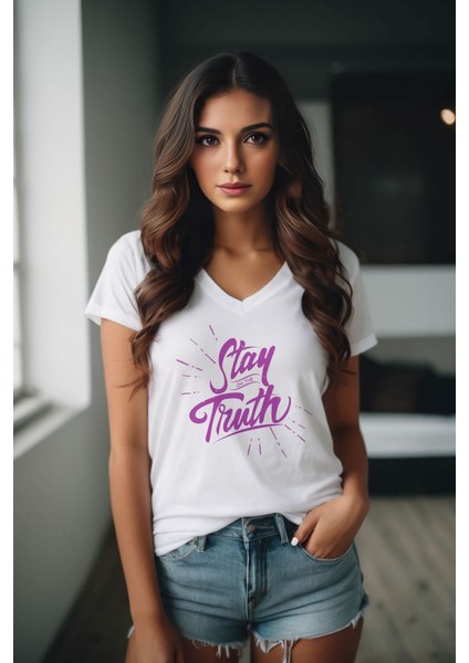Stay On The Truth Baskılı Beyaz V Yaka Tişört