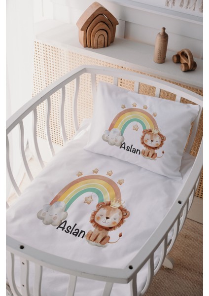 %100 Pamuk Saten Isme Özel Isimli Anne Yanı Beşik Nevresim Takımı Aslan
