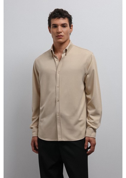 Bej Düğmeli Yaka Relax Fit Erkek Gömlek