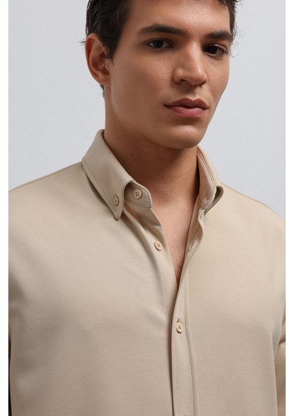 Bej Düğmeli Yaka Relax Fit Erkek Gömlek fırsatları