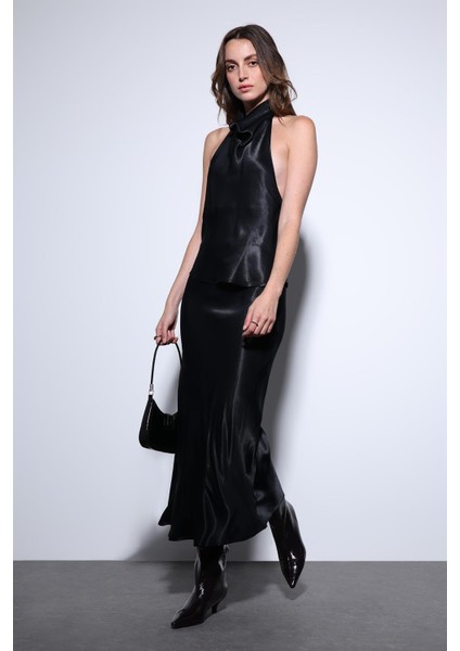 Siyah Saten Halter Kadın Top