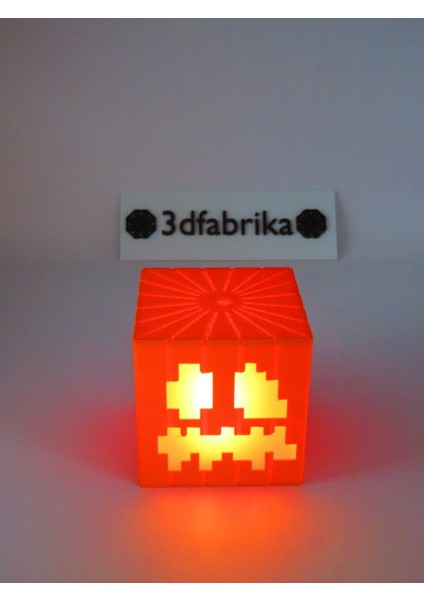 Pikselli Oyma Balkabağı Lamba – Dekoratif Masa Işığı