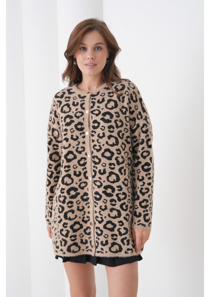 Kadın Tesettüre Uygun Midi Boy Uzun Kol Önden Düğmeli Leopar Desenli Spor Şık Triko Ceket