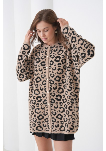 Kadın Tesettüre Uygun Midi Boy Uzun Kol Önden Düğmeli Leopar Desenli Spor Şık Triko Ceket fiyatları