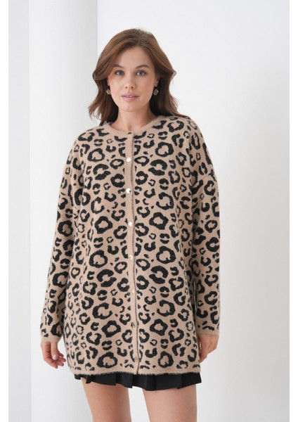 Kadın Tesettüre Uygun Midi Boy Uzun Kol Önden Düğmeli Leopar Desenli Spor Şık Triko Ceket indirimleri