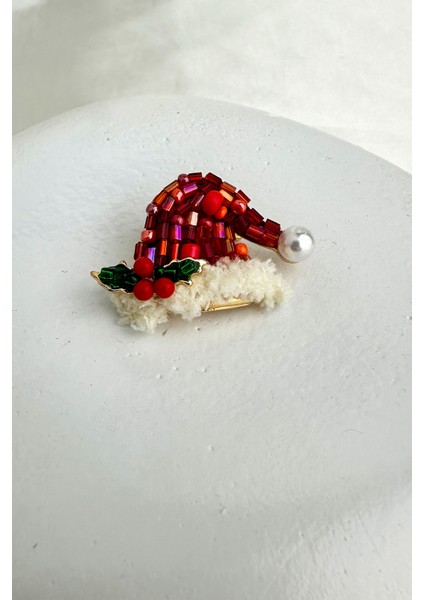 Yılbaşı Özel Inci Detay Kırmızı Tasarım Noel Şapka Broş (2cm)