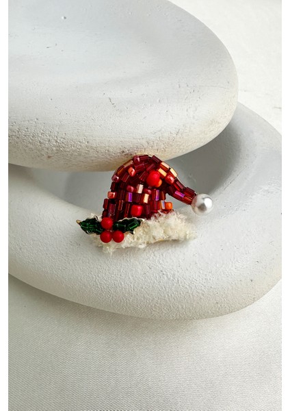 Yılbaşı Özel Inci Detay Kırmızı Tasarım Noel Şapka Broş (2cm) modelleri