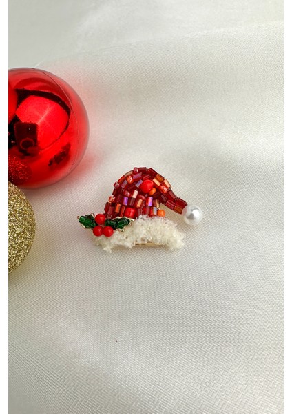 Yılbaşı Özel Inci Detay Kırmızı Tasarım Noel Şapka Broş (2cm) indirimleri