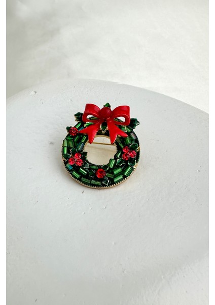 Yılbaşı Özel Kırmızı Kırmızı Fiyonk Detay Taşlı Çelenk Broş (3cm)